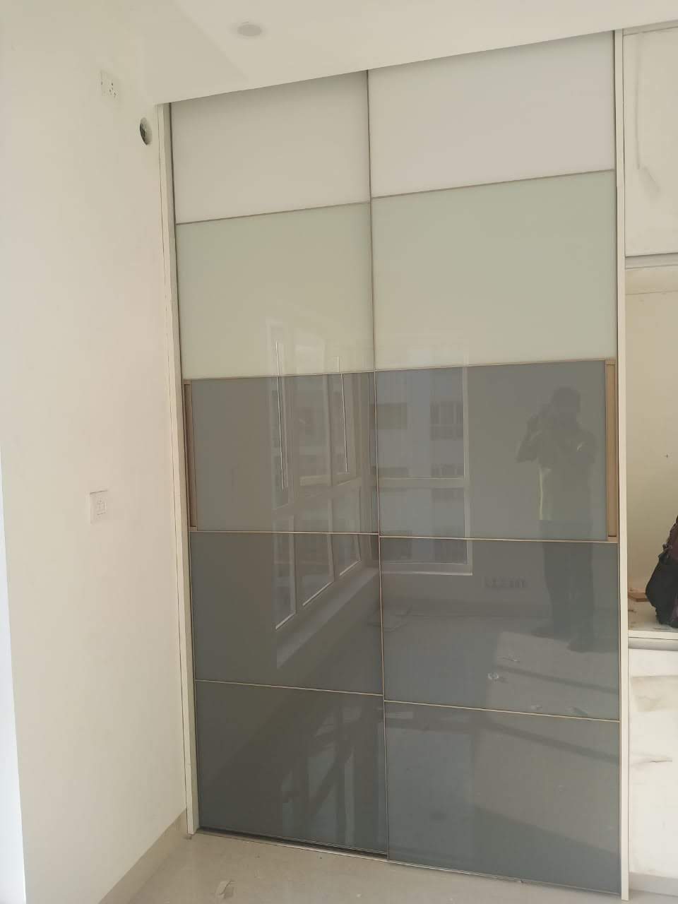 cheapest-low-price-lacquer-glass-wardrobe-designs-in-gurgaon-gurugram-best-lacquer-glass-dealers-manufacturers-in-gurgaon-india